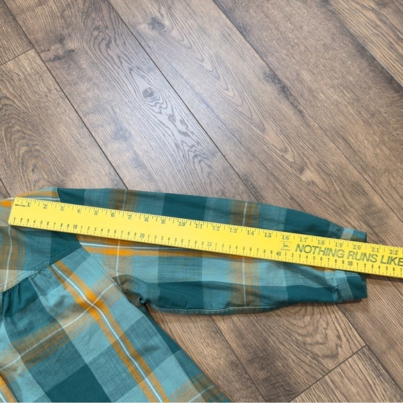 Woman’s Patagonia Settlers Plaid Top - Picture 9 of 11